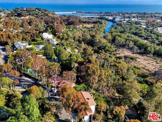 3557 Serra Road, Malibu, California 90265