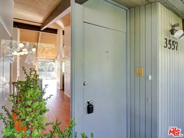 3557 Serra Road, Malibu, California 90265