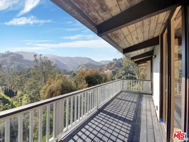3557 Serra Road, Malibu, California 90265