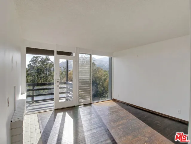 3557 Serra Road, Malibu, California 90265