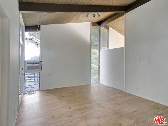 3557 Serra Road, Malibu, California 90265