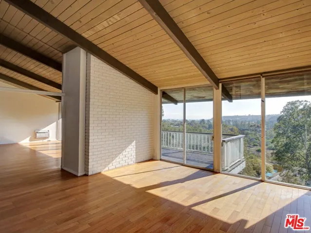 3557 Serra Road, Malibu, California 90265
