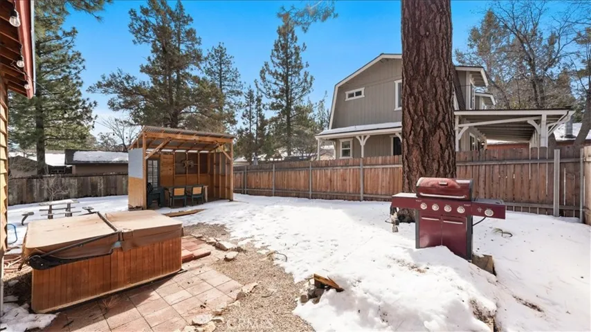 573 Spruce, Sugarloaf, California 92386