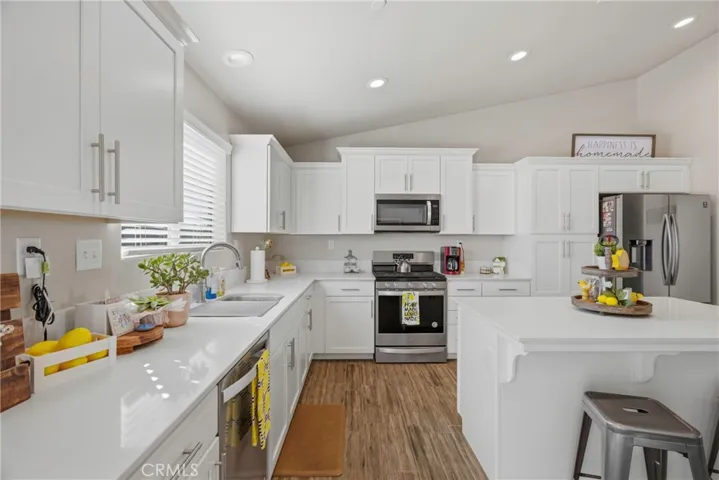 7125 Cattail Creek, Bakersfield, California 93311