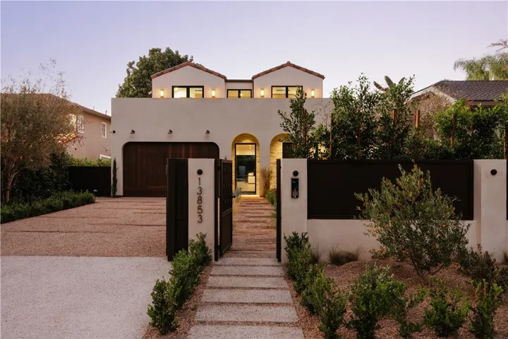 13853 Chandler, Sherman Oaks, California 91401