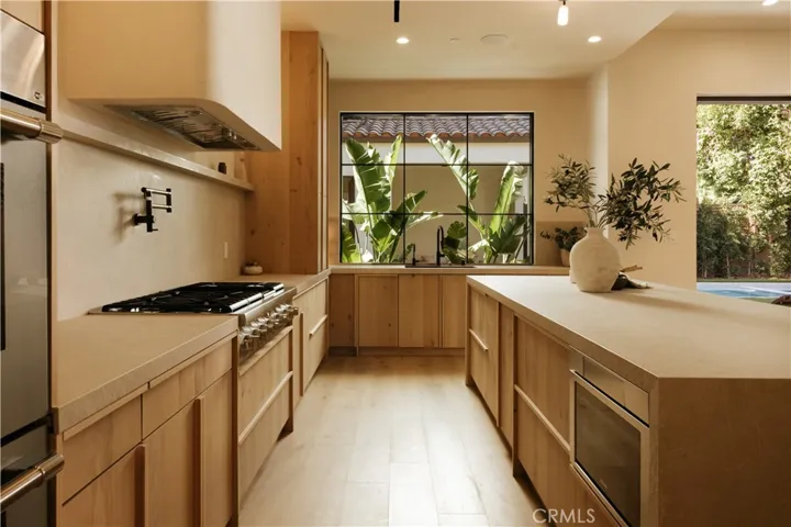 13853 Chandler, Sherman Oaks, California 91401
