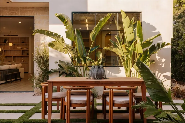 13853 Chandler, Sherman Oaks, California 91401