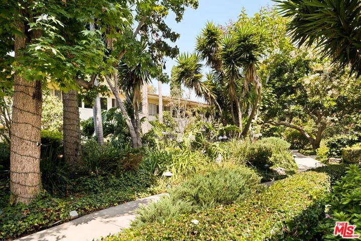 281 S Barrington Avenue C2, Los Angeles, California 90049