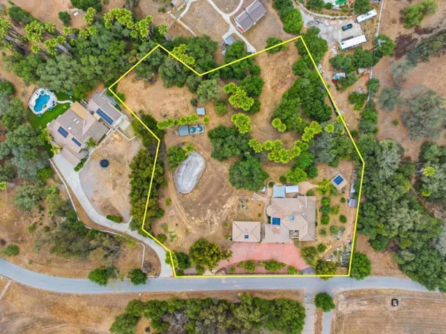10190 Rayford Drive, Escondido, California 92026