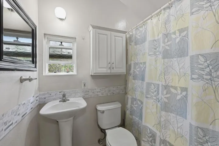 10190 Rayford Drive, Escondido, California 92026