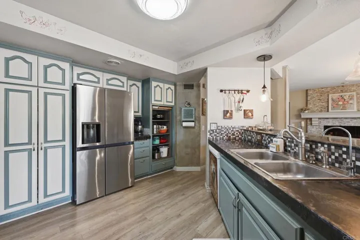 10190 Rayford Drive, Escondido, California 92026