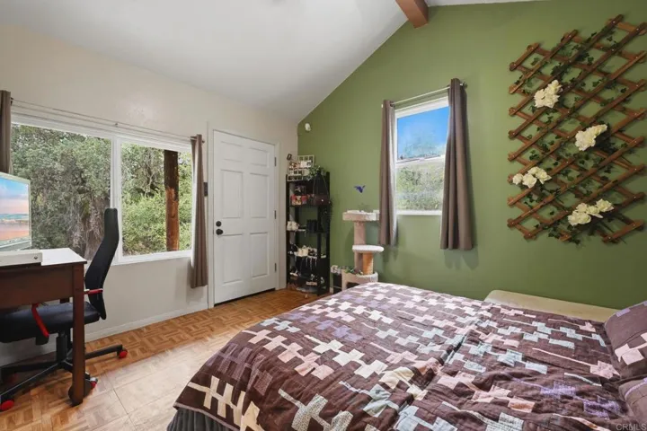 10190 Rayford Drive, Escondido, California 92026