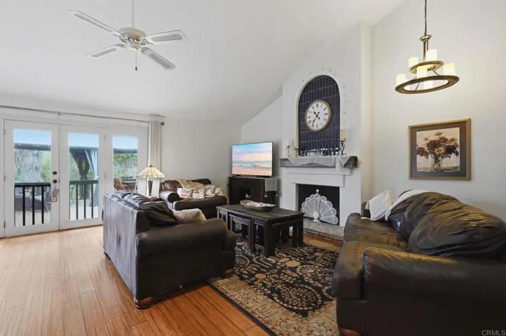 10190 Rayford Drive, Escondido, California 92026