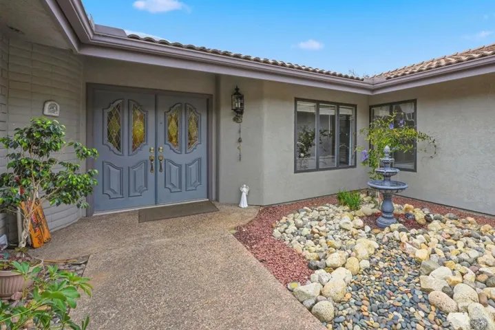 10190 Rayford Drive, Escondido, California 92026