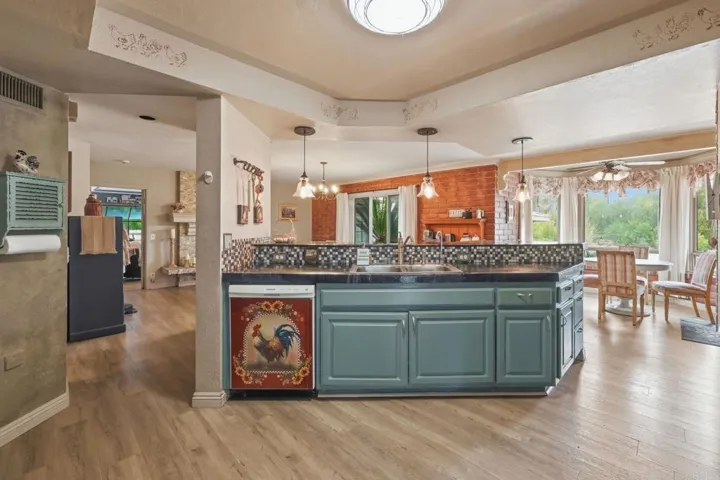 10190 Rayford Drive, Escondido, California 92026