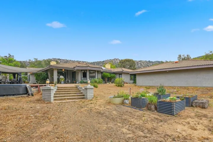 10190 Rayford Drive, Escondido, California 92026
