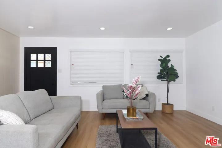 11125 S Osage Avenue, Inglewood, California 90304