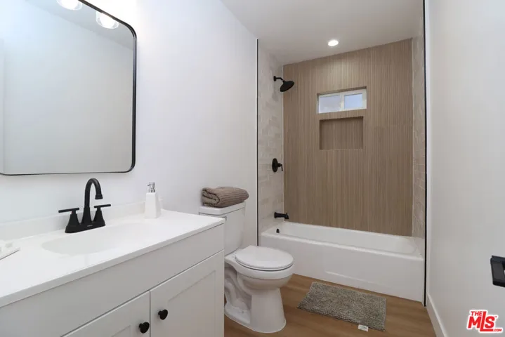 11125 S Osage Avenue, Inglewood, California 90304