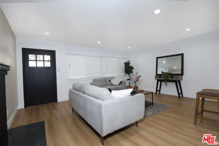 11125 S Osage Avenue, Inglewood, California 90304