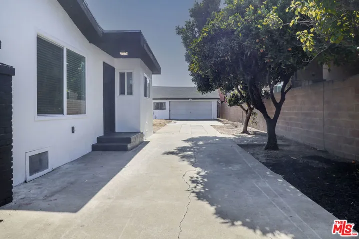 11125 S Osage Avenue, Inglewood, California 90304