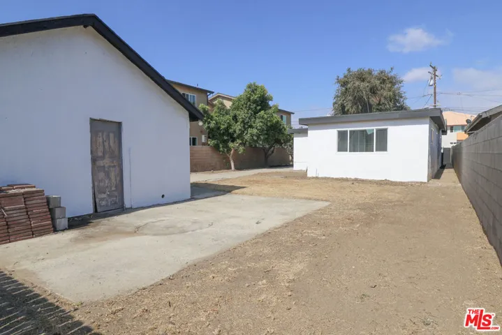 11125 S Osage Avenue, Inglewood, California 90304
