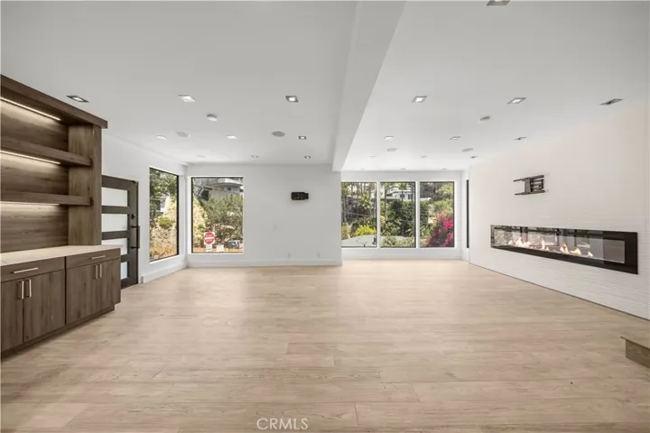 6358 La Rocha, Los Angeles, California 90068