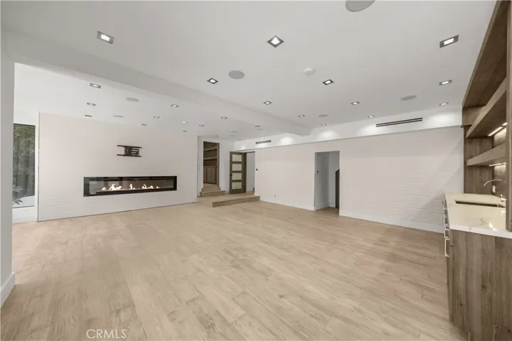 6358 La Rocha, Los Angeles, California 90068