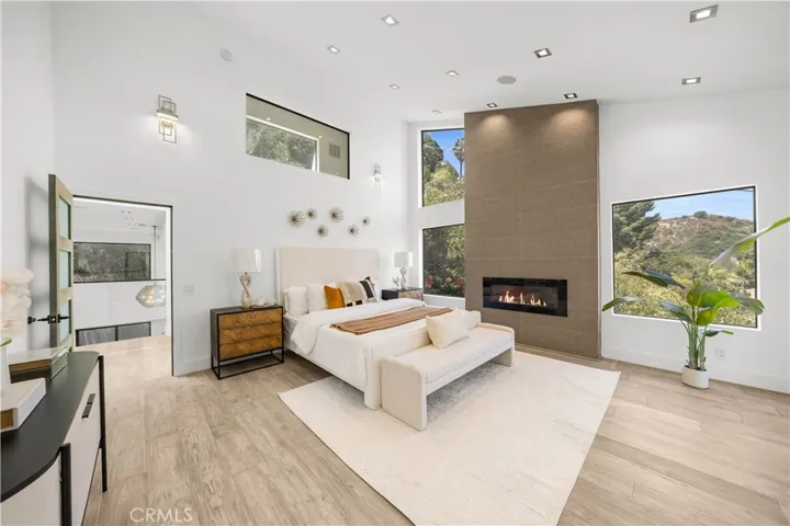 6358 La Rocha, Los Angeles, California 90068