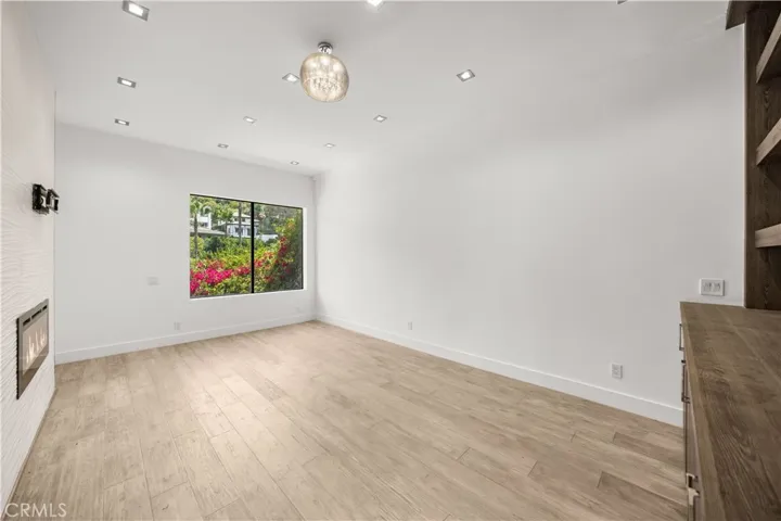 6358 La Rocha, Los Angeles, California 90068