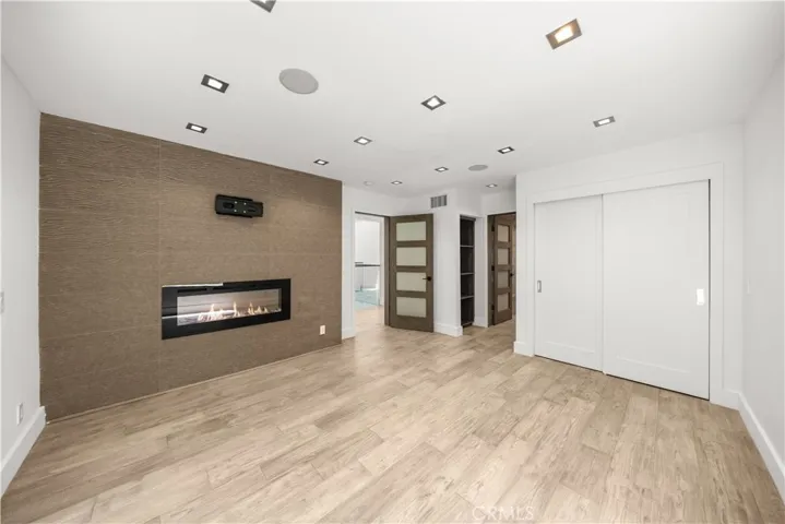 6358 La Rocha, Los Angeles, California 90068