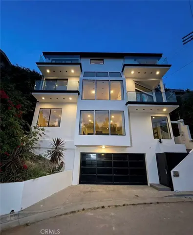 6358 La Rocha, Los Angeles, California 90068