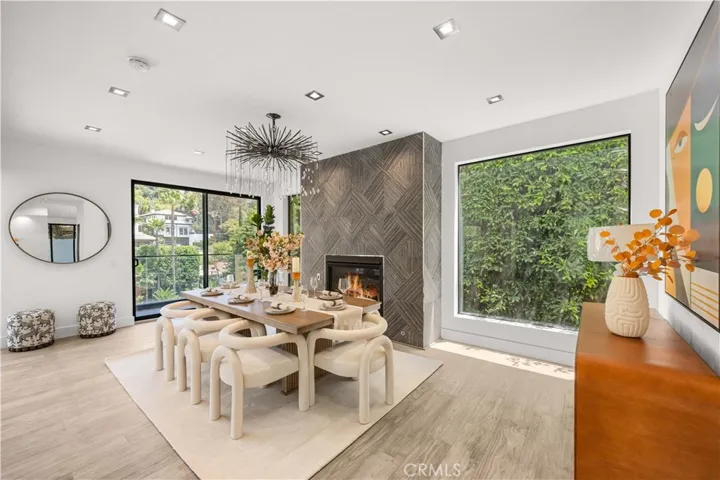 6358 La Rocha, Los Angeles, California 90068