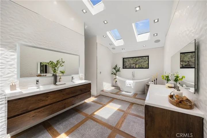 6358 La Rocha, Los Angeles, California 90068
