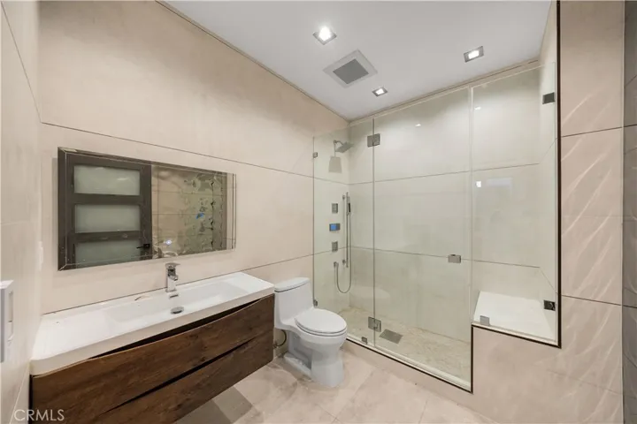 6358 La Rocha, Los Angeles, California 90068