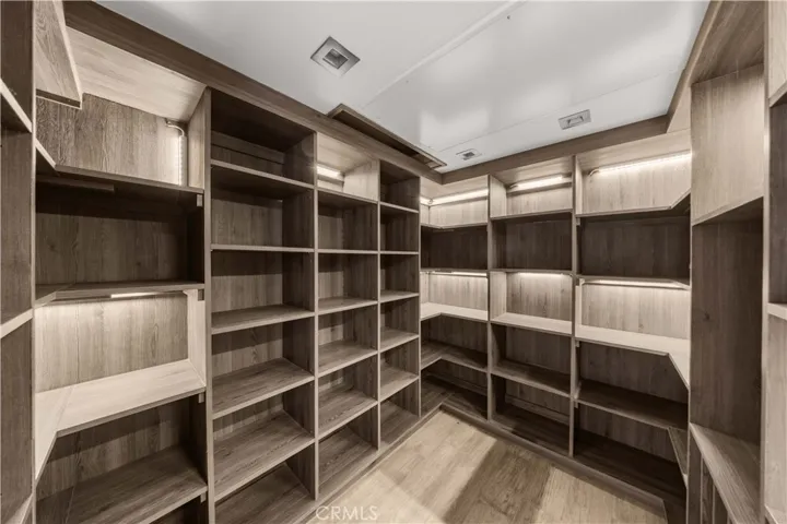 6358 La Rocha, Los Angeles, California 90068