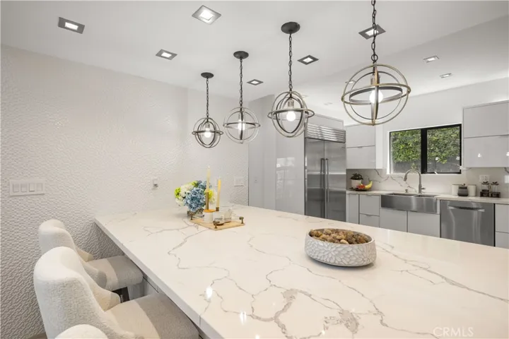 6358 La Rocha, Los Angeles, California 90068