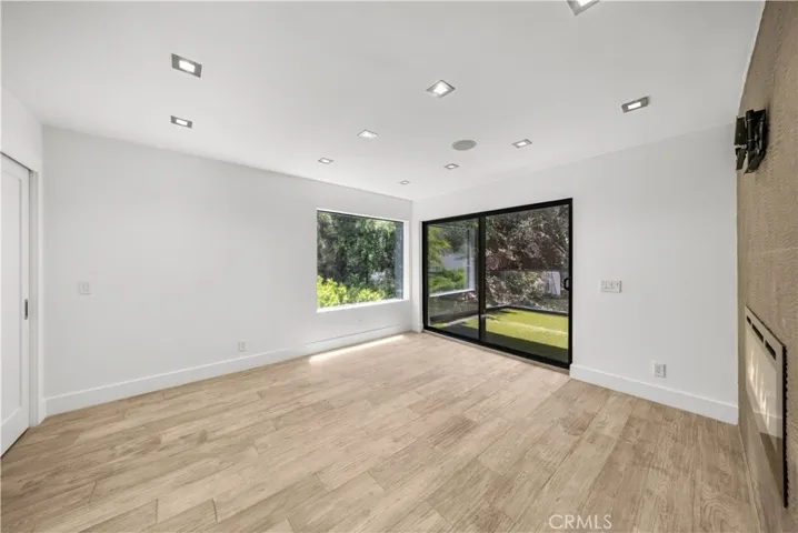 6358 La Rocha, Los Angeles, California 90068