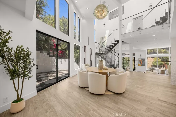 6358 La Rocha, Los Angeles, California 90068