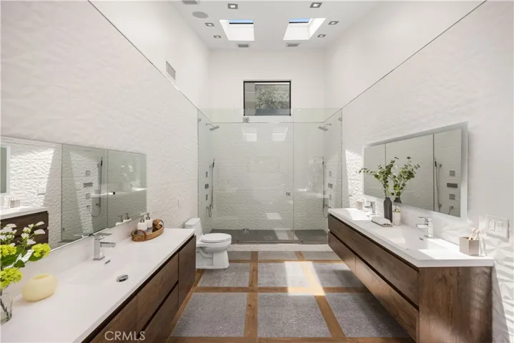 6358 La Rocha, Los Angeles, California 90068