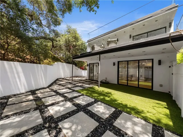 6358 La Rocha, Los Angeles, California 90068