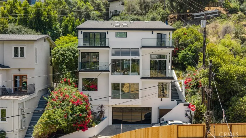 6358 La Rocha, Los Angeles, California 90068