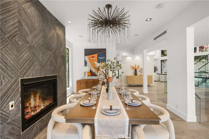 6358 La Rocha, Los Angeles, California 90068