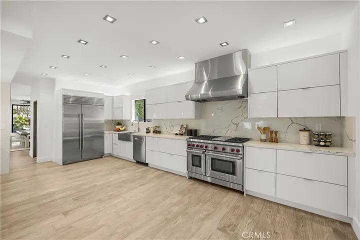 6358 La Rocha, Los Angeles, California 90068