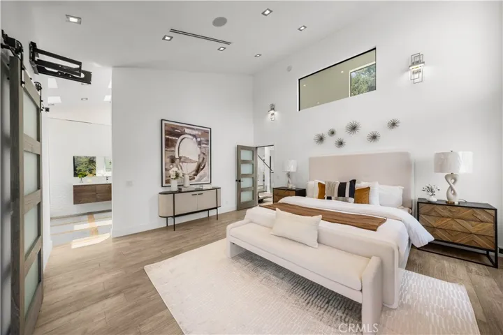 6358 La Rocha, Los Angeles, California 90068