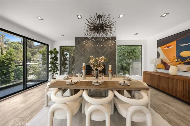 6358 La Rocha, Los Angeles, California 90068