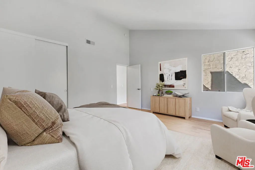 Master Bedroom (1)