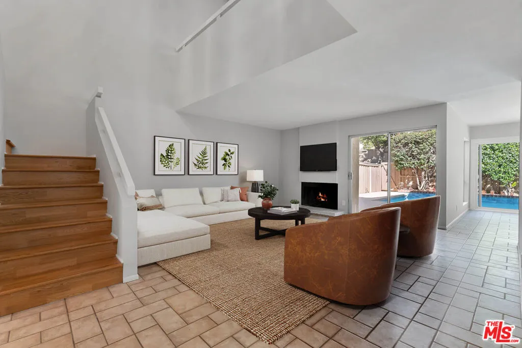 Living Room w/FP