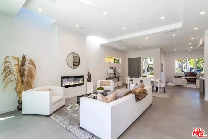 8932 Dorrington Avenue, Los Angeles, California 90048