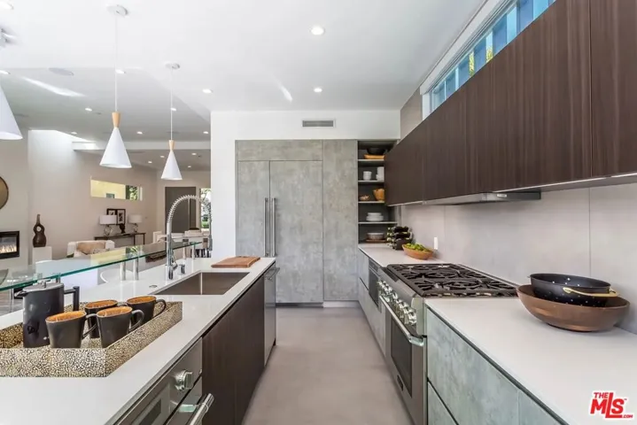 8932 Dorrington Avenue, Los Angeles, California 90048