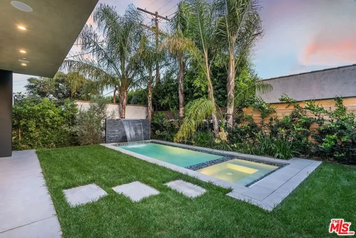 8932 Dorrington Avenue, Los Angeles, California 90048